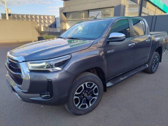 TOYOTA HILUX 2.8 D-4D TURBO DIESEL CD SRV 4X4 AUTOMÁTICO TOYOTA HILUX 2.8 D-4D TURBO DIESEL CD SRV 4X4 AUTOMÁTICO